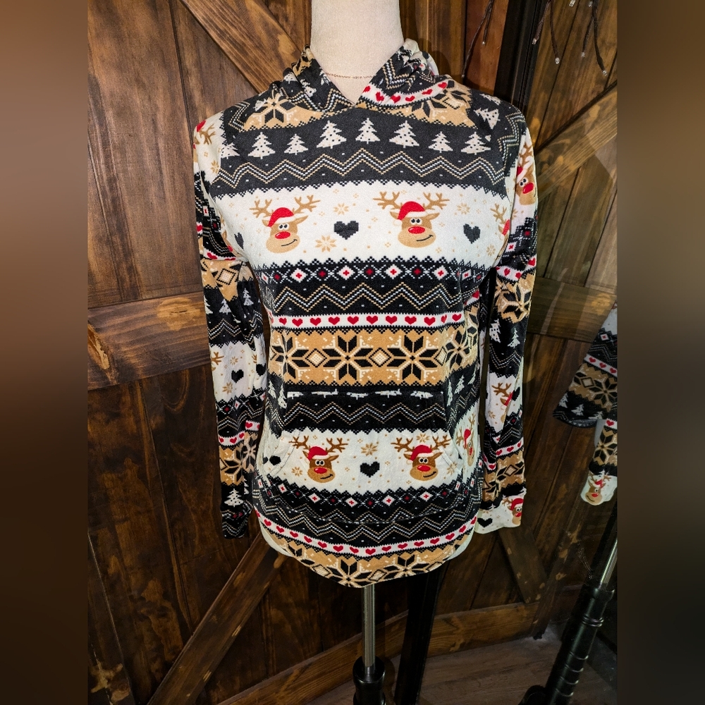 NWOT No Boundaries Holiday Velour Hoodie. Size M